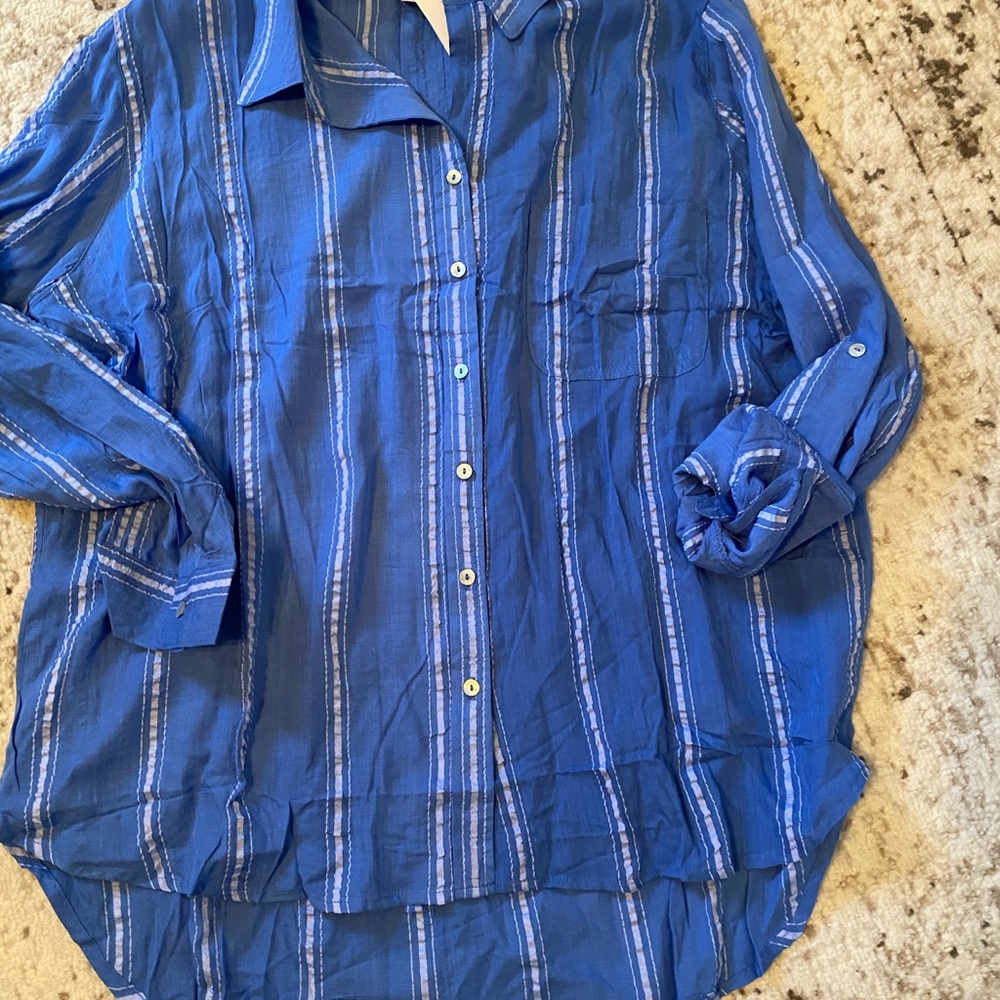 New💙Summer blue button down - Picture 3 of 5